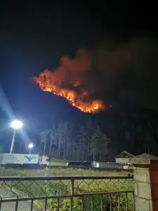 Arde România! Este Cod Roșu de alertă chiar acum. Se intervine de urgență