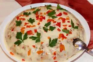 Alternativa delicioasă la salata de boeuf! O rețetă care nu trebuie să lipsească gospodinelor
