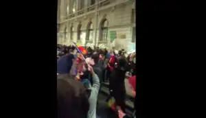 Protest în Piața Universității! Manifestanții au blocat circulația