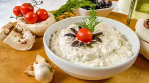 Secretul salatei de ciuperci cu maioneză. Ingredientul minune care o face perfectă