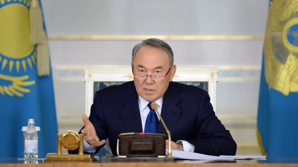 Președintele Kazahstanului, susținut de fostul lider Nursultan Nazarbaev. A fost considerat „părintele” independenței