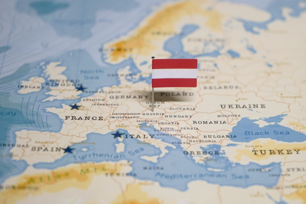Restricții noi în Austria! Masca de protecție devine obligatorie în exterior