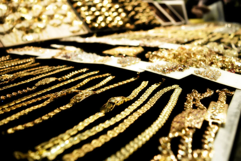 Adevărul despre bijuteriile de aur. Semnal de alarmă de la specialiști. Ce boli pot apărea în corp