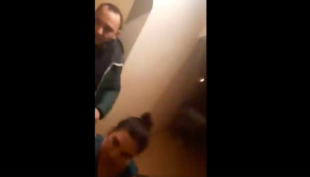 Un șofer de TIR din Oradea și-a surprins soția cu un alt bărbat în pat! Totul a ajuns live pe Facebook VIDEO