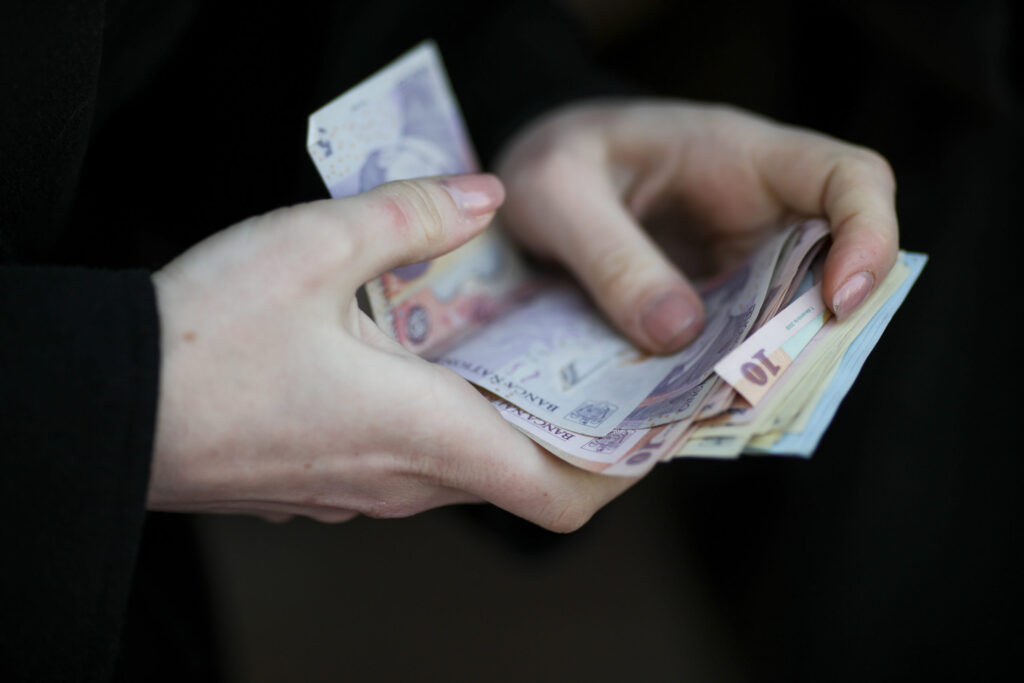 Inflaţia a lovit în economiile românilor. Aproape 80% din populaţie se teme de o criză economică