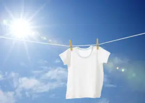Cum să spălăm hainele pentru a le menține mereu albe? Care este marele secret