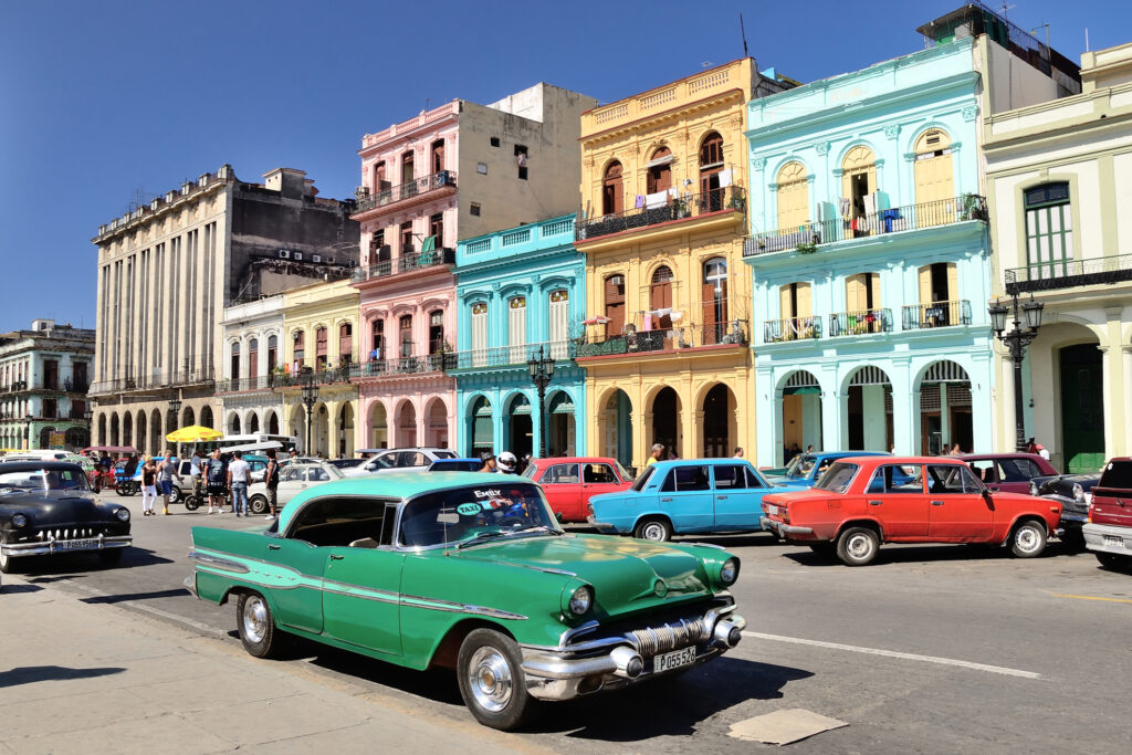 Guvernul impune o taxă pe vânzarea de fructe şi legume! Situaţie fără precedent în Cuba