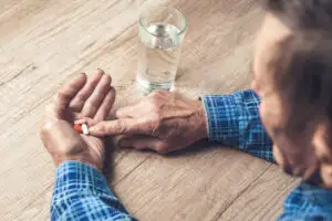 Atenție! NU combina aceste alimente cu medicamente! Greșeala care îți pune în pericol sănătatea