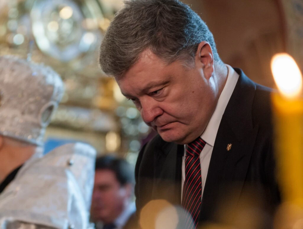 Fostul preşedinte al Ucrainei apără Kievul cu arma în mână! Poroșenko: Putin e răul întruchipat