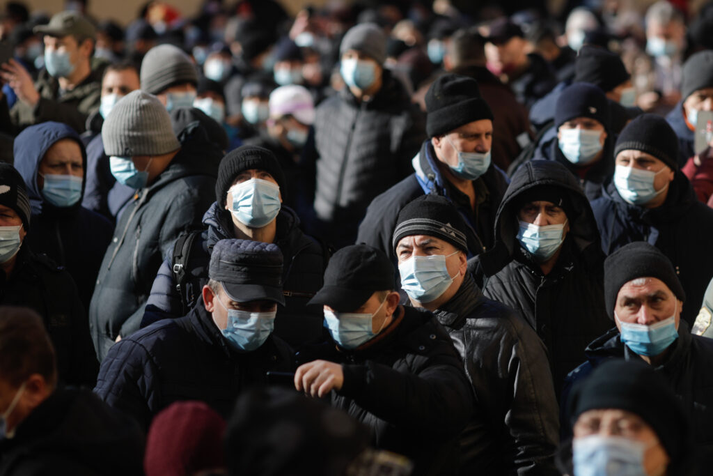 Haos la nivel național! Angajații români intră în grevă japoneză! Scandaul salariilor înghețate ia amploare