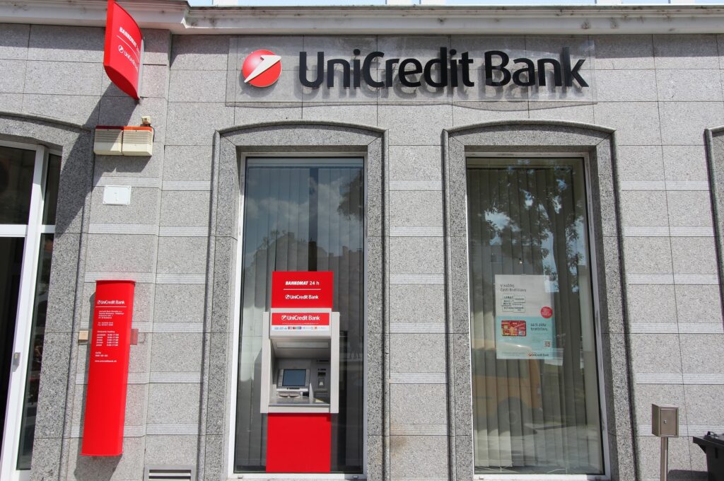 Vești bune pentru clienții UniCredit Bank. Banca oferă gratuit certificate digitale
