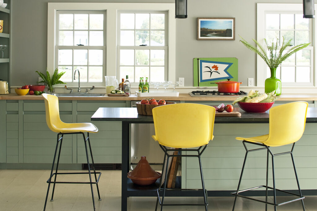 Cum alegi scaunele de bucătărie care să se potrivească perfect locuinţei tale!