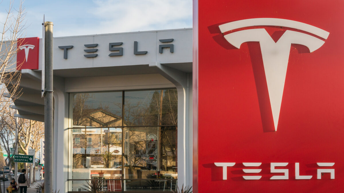 Tesla recheamă în service aproape 3.500 de vehicule. Un șurub de la scaun este slăbit