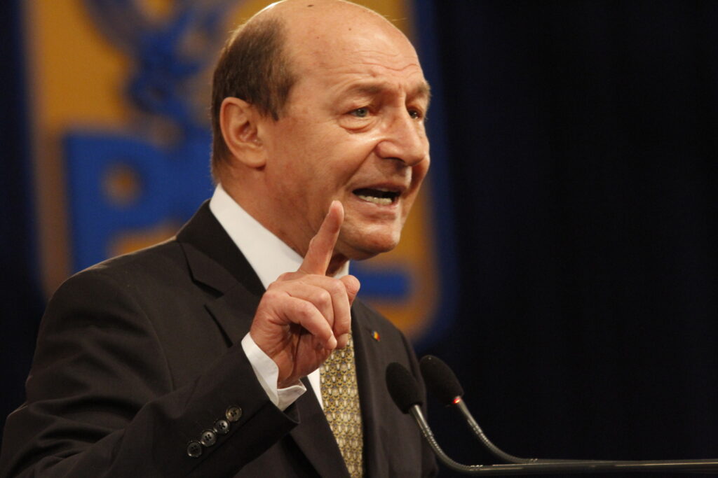 Traian Băsescu, anunț bombă în miez de noapte. Vestea dată de fostul președinte în direct la TV