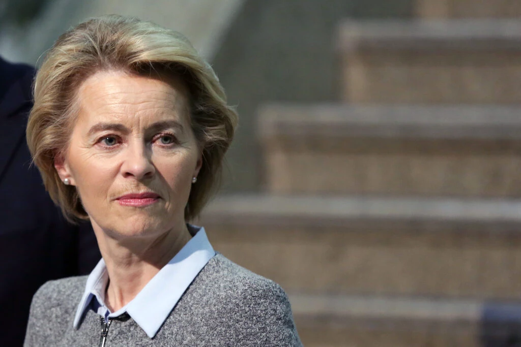 Ursula von der Leyen, amenințată cu o moțiune de cenzură de grupul Renew Europe. I se reproşează o decizie legată de Polonia