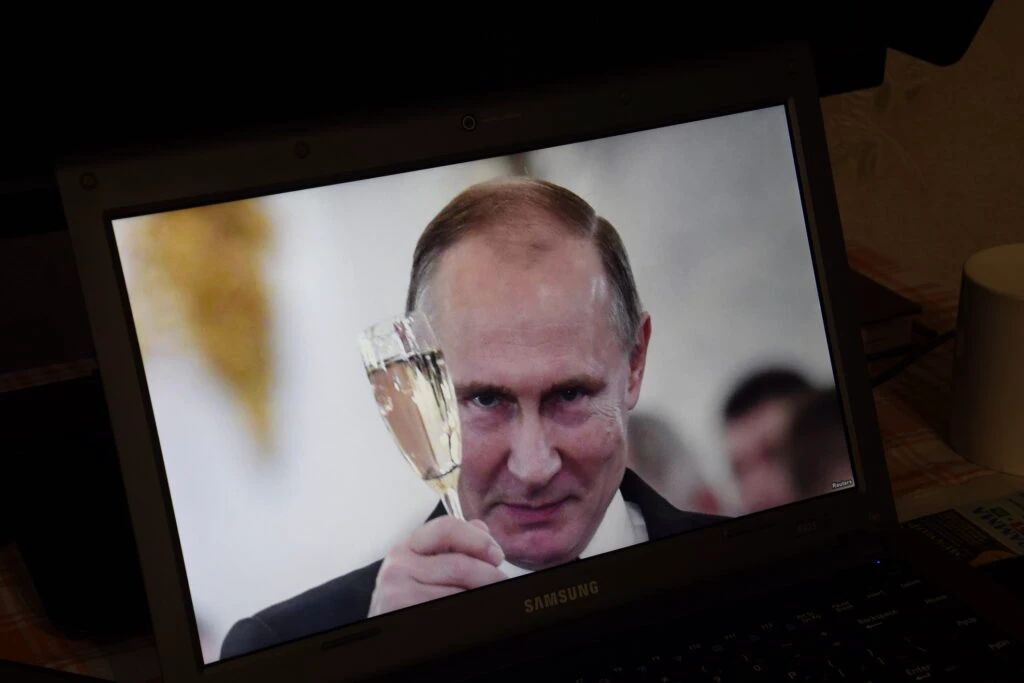 Patru bancheri din Elveția sunt acuzați că au ajutat la ascunderea averii lui Vladimir Putin