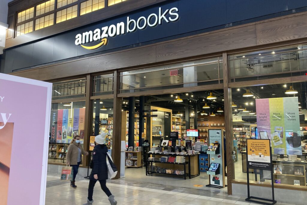 Toate librăriile fizice Amazon Books și magazinele Amazon 4-star şi Amazon Pop Up se închid