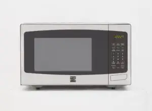 Cât de sănătos este să încălzim alimentele în cuptorul cu microunde? S-a aflat adevărul