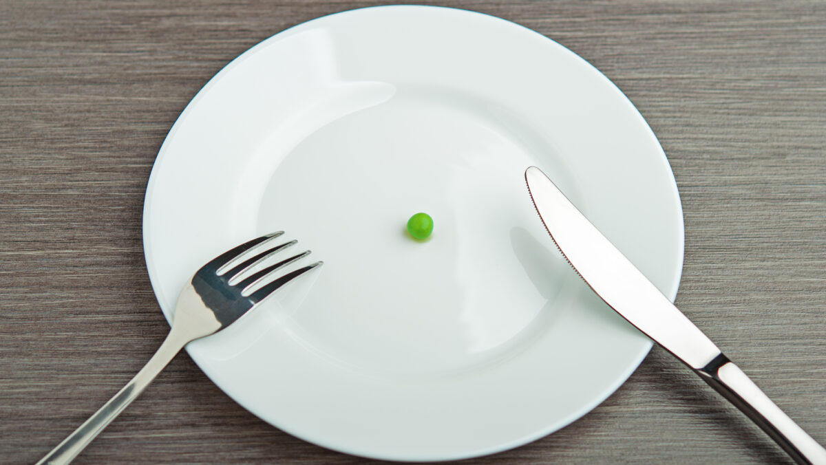 Dieta care promite să topească kilogramele în plus. Ce produse trebuie neapărat evitate