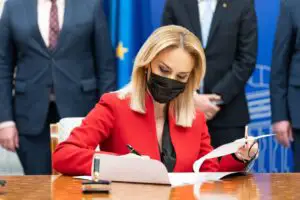 Gabriela Firea a dat vestea! Se dau 50 de milioane de euro. Ajutor nesperat pentru copiii aflați în situații de risc