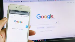 Studiu național: Cum arată reputația online a afacerilor din România în 2026? Top 10 cele mai recenzate profiluri Google Business din România