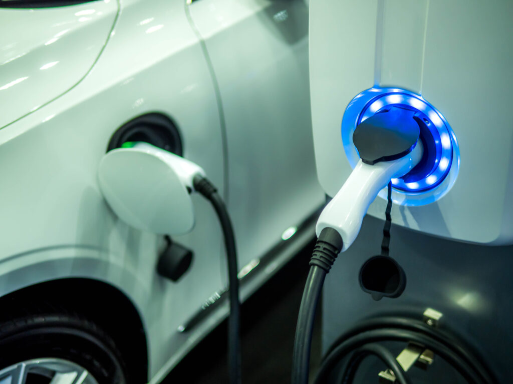 Constructorii auto vor să investească 1.200 de miliarde de dolari în mașinile electrice