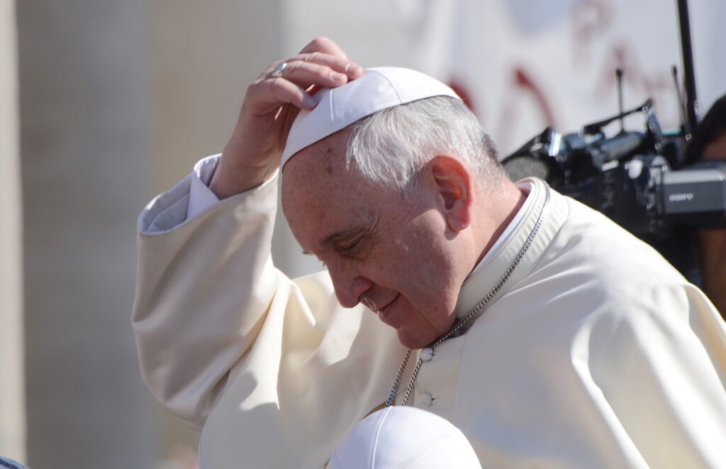 Zvonuri în presă privind o posibilă demisie a Papei Francisc. Experți: Este „greu de imaginat” că va face acest gest