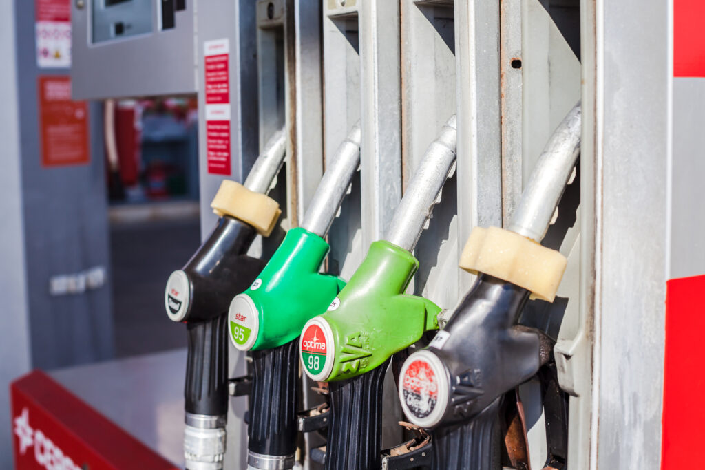 Prețul carburanților din România vineri, 30 septembrie. Cât a ajuns să coste un litru de motorină și de benzină