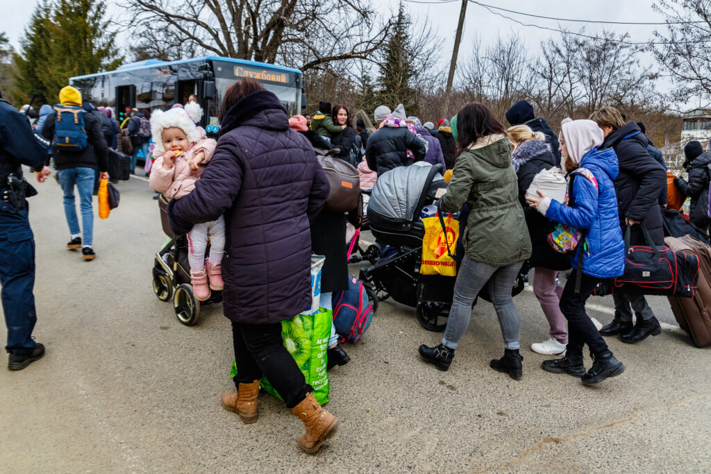 Sprijin pentru refugiații din Ucraina. Câți români s-au implicat în acţiuni de întrajutorare (SONDAJ)