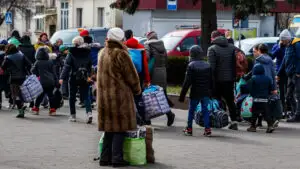 UE schimbă regulile pentru refugiații din Ucraina. Bărbații apți de serviciul militar vor pierde accesul la protecția temporară