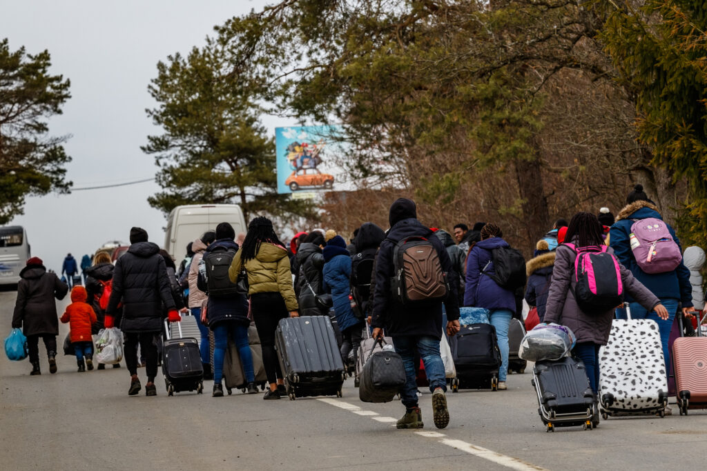 Aglomerație la granițele României. Numărul refugiaților se menține ridicat. Care este situația acum?