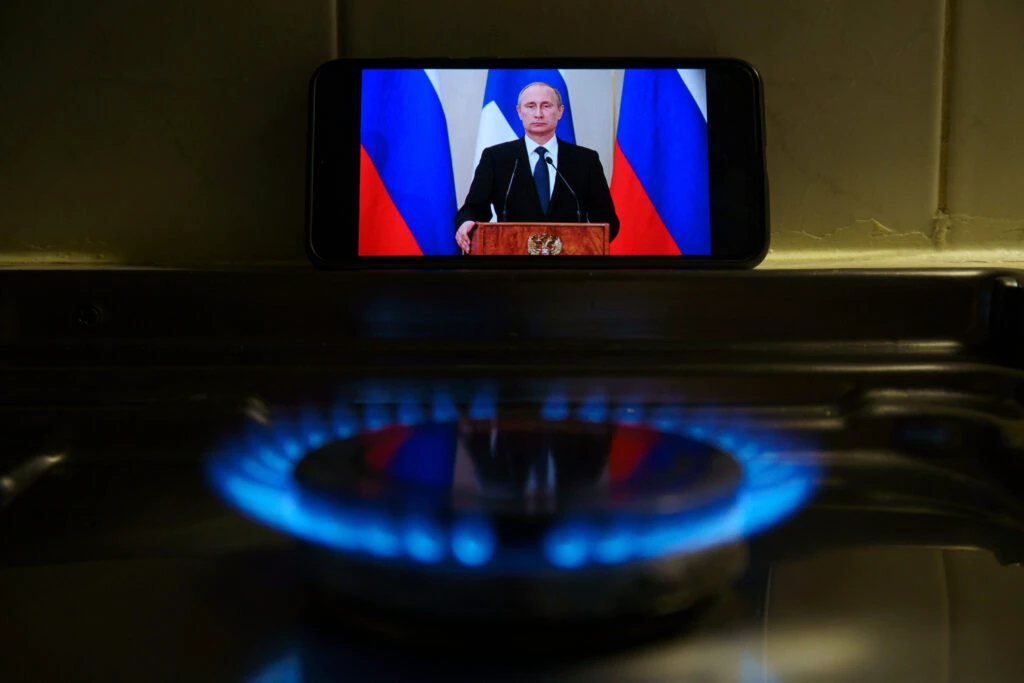 Polonia și Bulgaria primesc gaze de la vecinii din UE. Rusia a închis robinetul către acestea