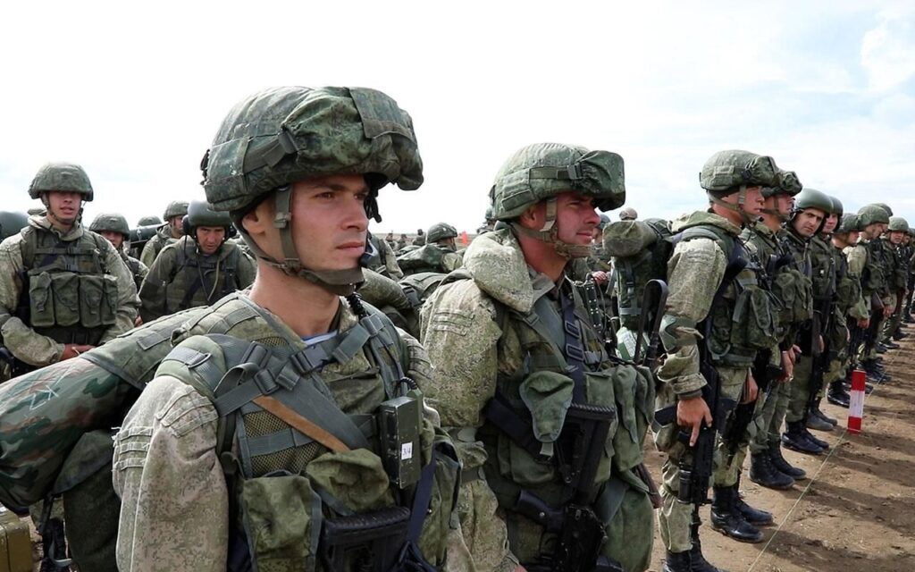 Soldații ruși aflați în Ucraina, supravegheați în permanență pentru a nu dezerta. Nu au voie să părăsească frontul