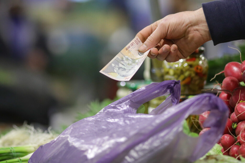 Vine criza în România? Salariul mediu a scăzut serios în ultima perioadă