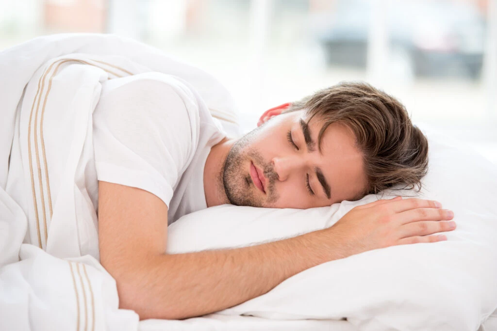 Cele mai bune poziții de somn pentru a ameliora durerile de spate