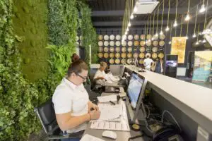 Biroul viitorului e locul în care te simți inspirat. PIATRAONLINE a construit biroul unde vrei să te întorci (P)