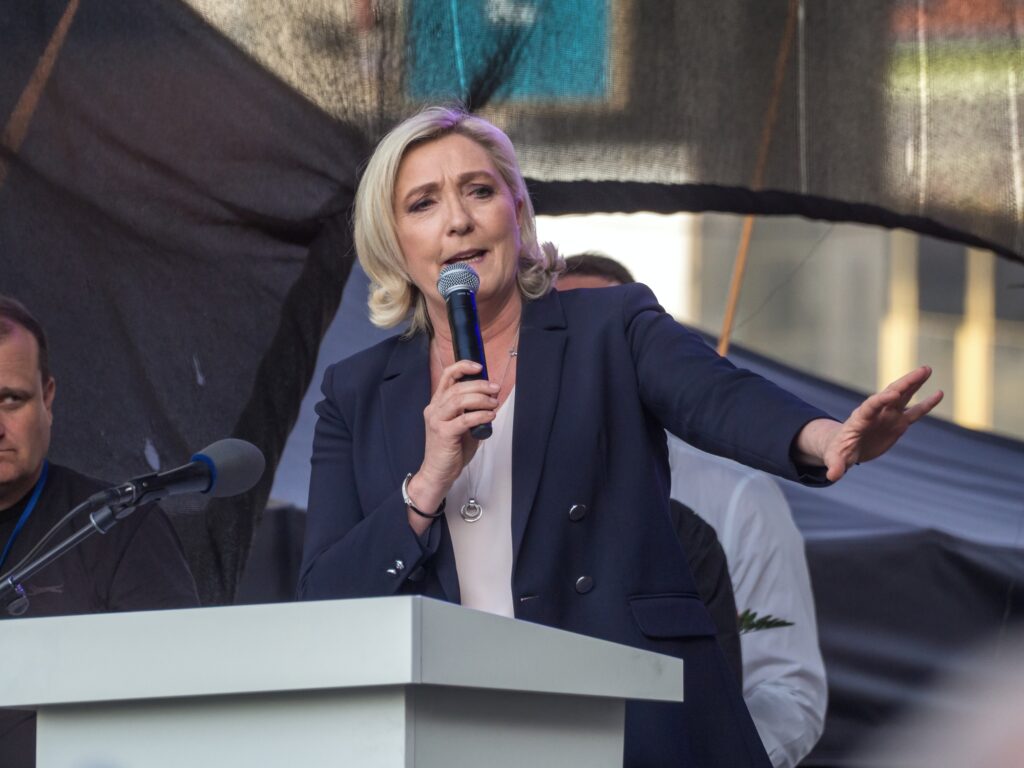 Protestele împotriva extremei drepte continuă în Franța! Marine Le Pen: Este profund antidemocratic