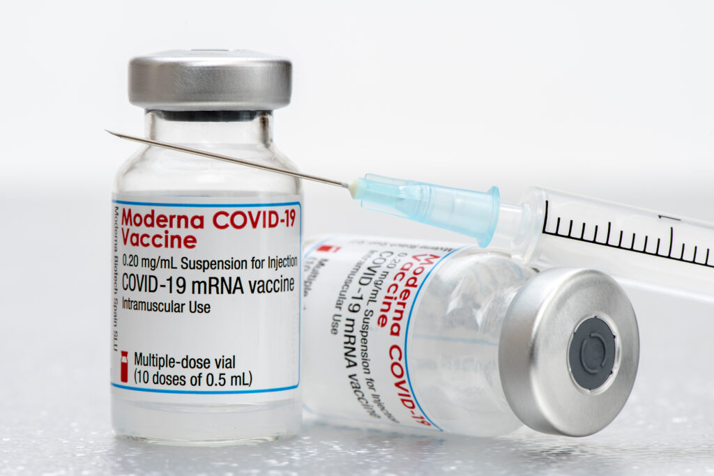 Moderna recheamă sute de mii de doze de vaccin împotriva COVID-19