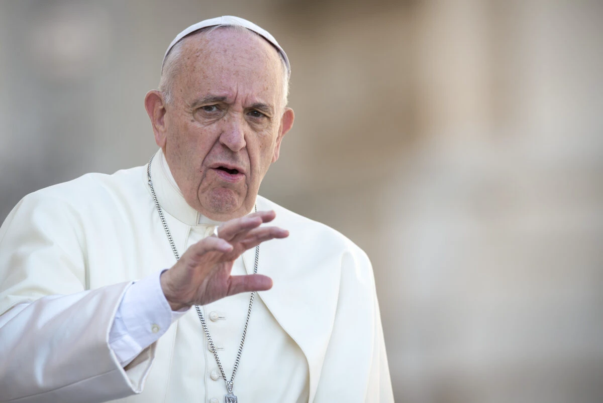 Papa Francisc avertizează asupra pericolelor pe care le poate aduce inteligenţa artificială