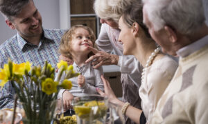 Paște, masă în familie