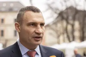 Kievul rămâne sub stare de asediu. Primarul orașului îi roagă pe oameni să nu revină acasă
