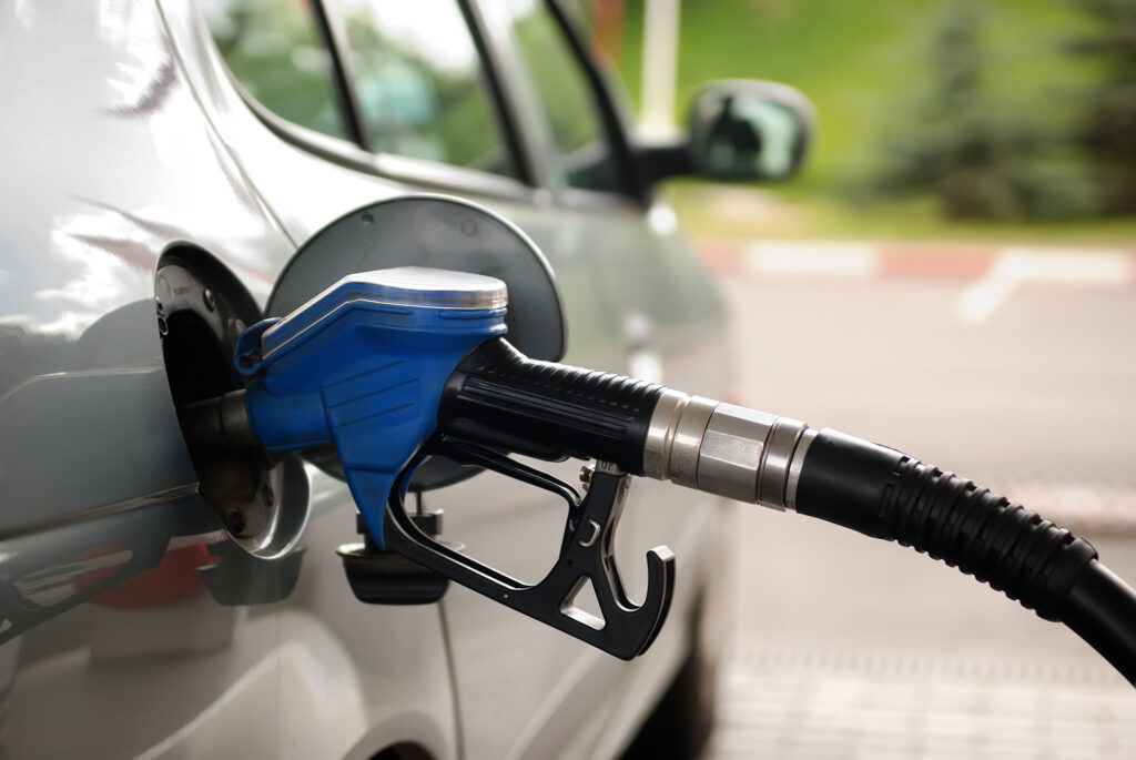 Prețurile carburanților continuă să crească în România! Cât a ajuns să coste un litru de motorină