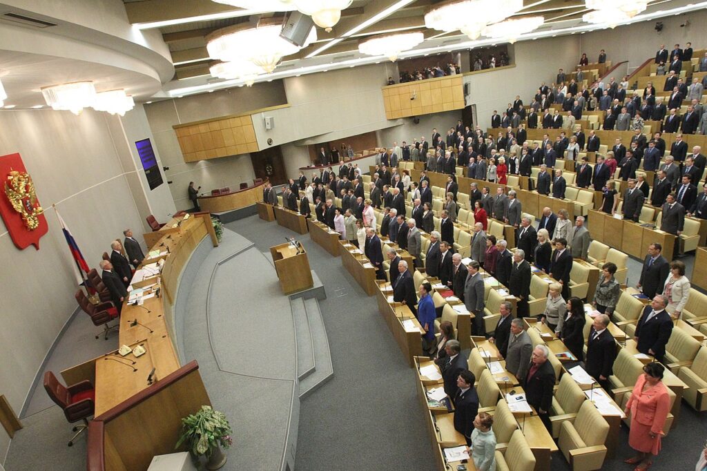 Duma de Stat din Rusia va propune o lege cu privire la impozitarea mai agresivă a rușilor care au părăsit țara