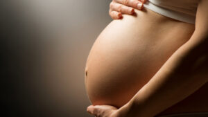 femeie însărcinată nasteri