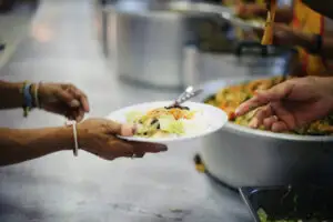 Sondaj: 50% dintre britanici sar peste mese din cauza creșterii prețurilor