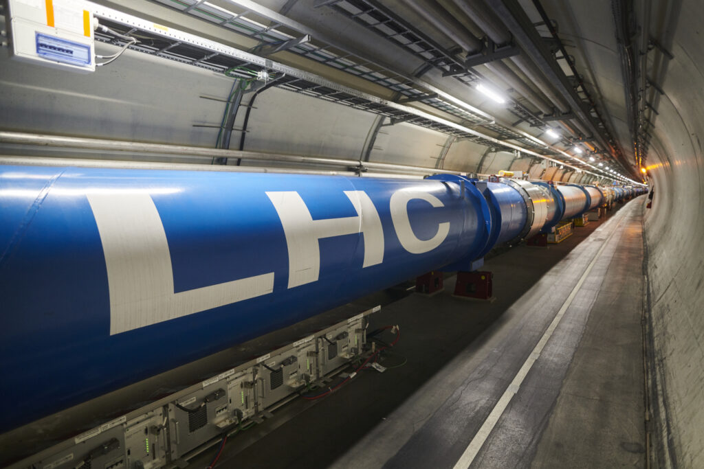 Acceleratorul de particule de la CERN a fost repornit. Se intră în a treia rundă de experimente