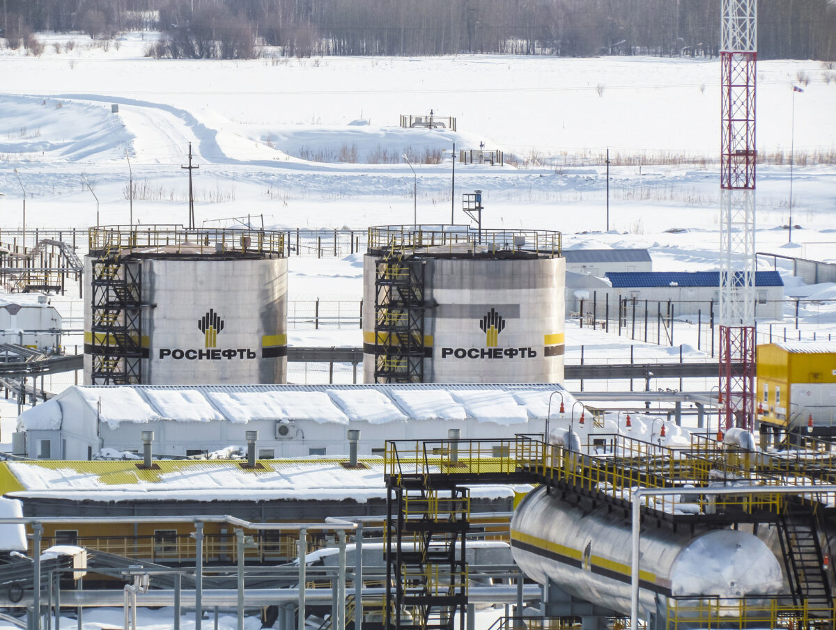 Rosneft urmează exemplul Gazprom. Gigantul rus cere plata anticipată în ruble