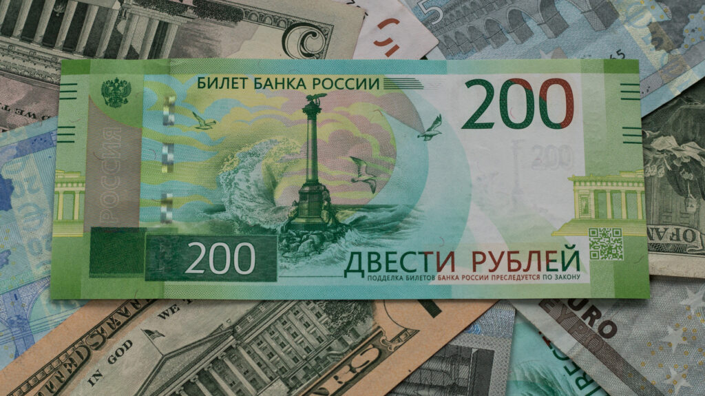 Haos în sistemul bancar din Rusia. Băncile au pierdut aproximativ 1.500 de miliarde de ruble de la declanșarea războiului