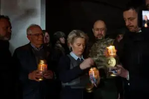 Ursula von der Leyen a vizitat Bucha: Aici a fost distrusă umanitatea noastră. Cei responsabili vor fi deferiţi justiţiei