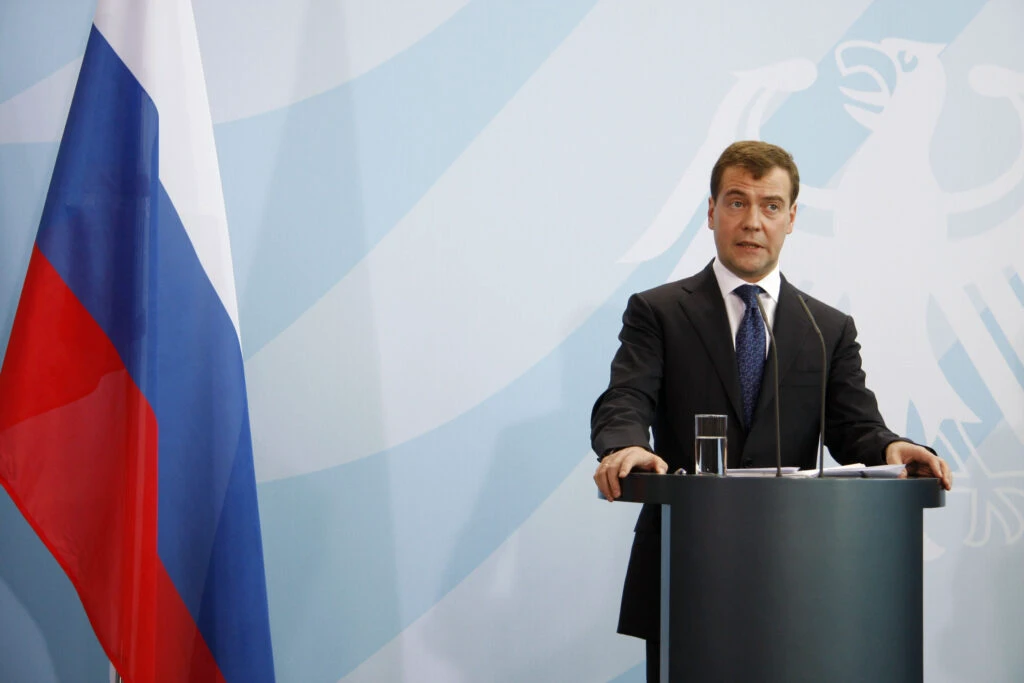 Dmitri Medvedev amenință cu rachete Kalibr. Viitoarea fabrică de tancuri germane din Ucraina e vizată